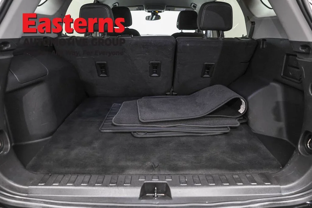 Used 2023 Black GMC SLE image 9