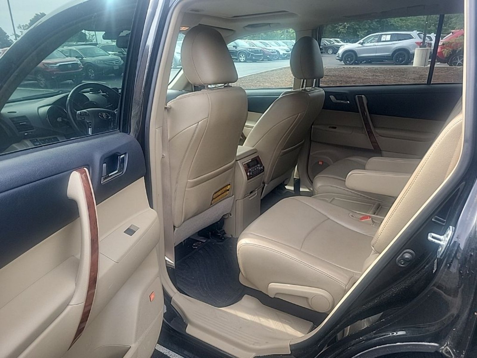 Used 2013 Black Toyota Limited image 17