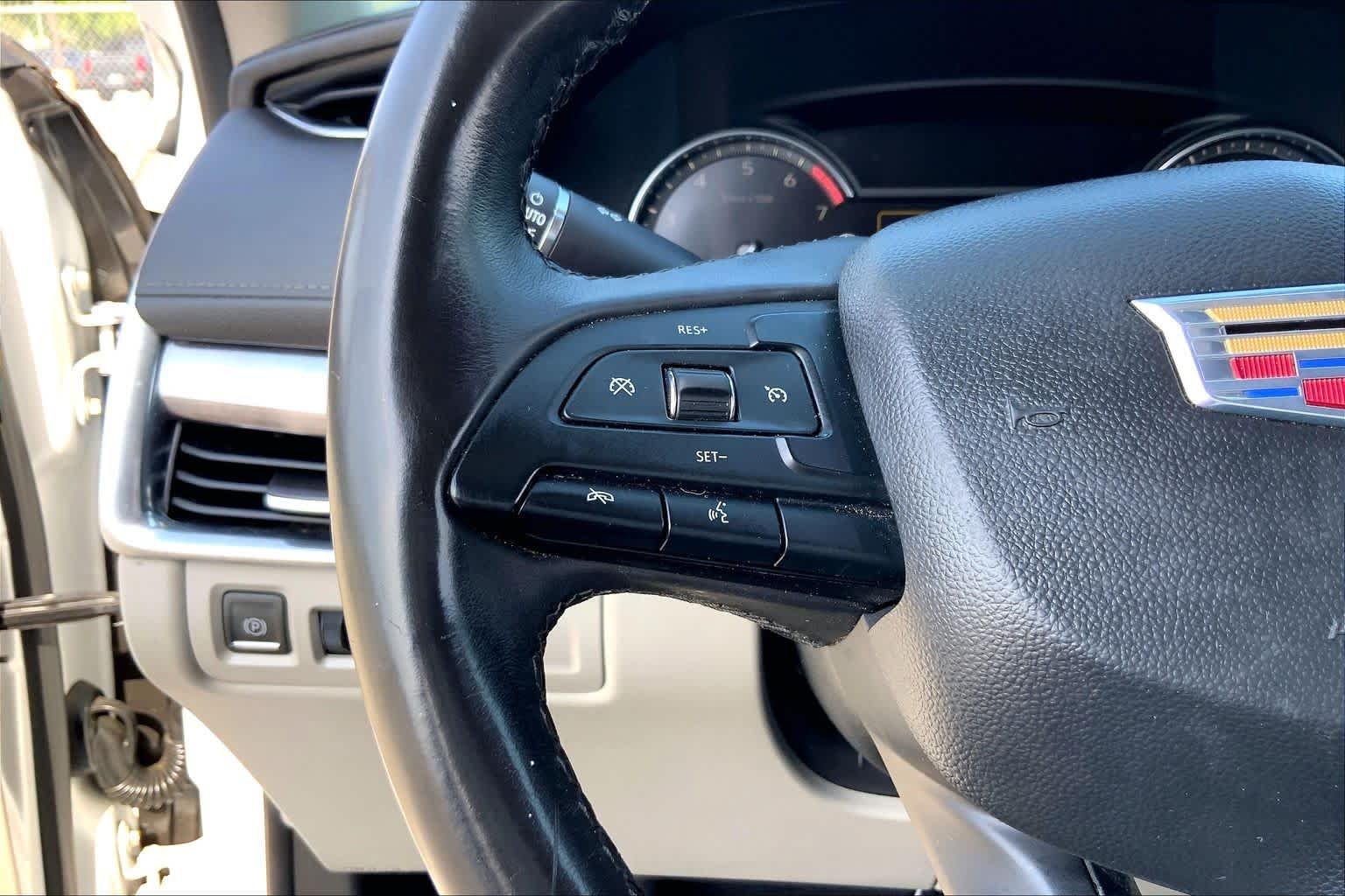 Used 2019 Crystal White Tricoat Cadillac FWD Luxury image 38
