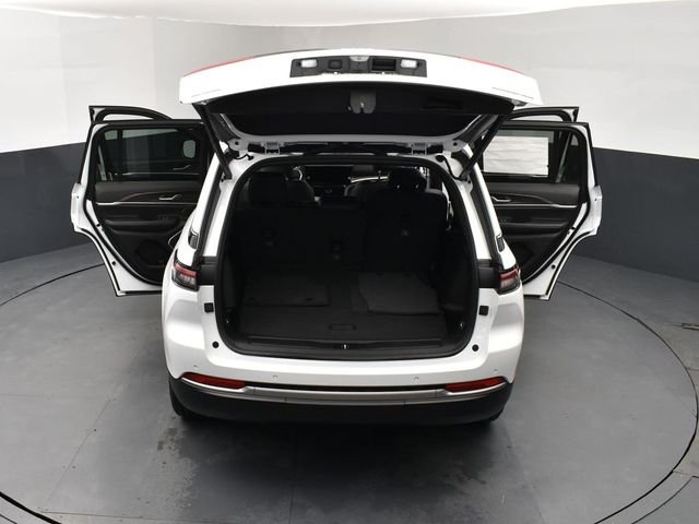 New 2026 Bright White Clear-Coat Exterior Paint Jeep Limited image 29