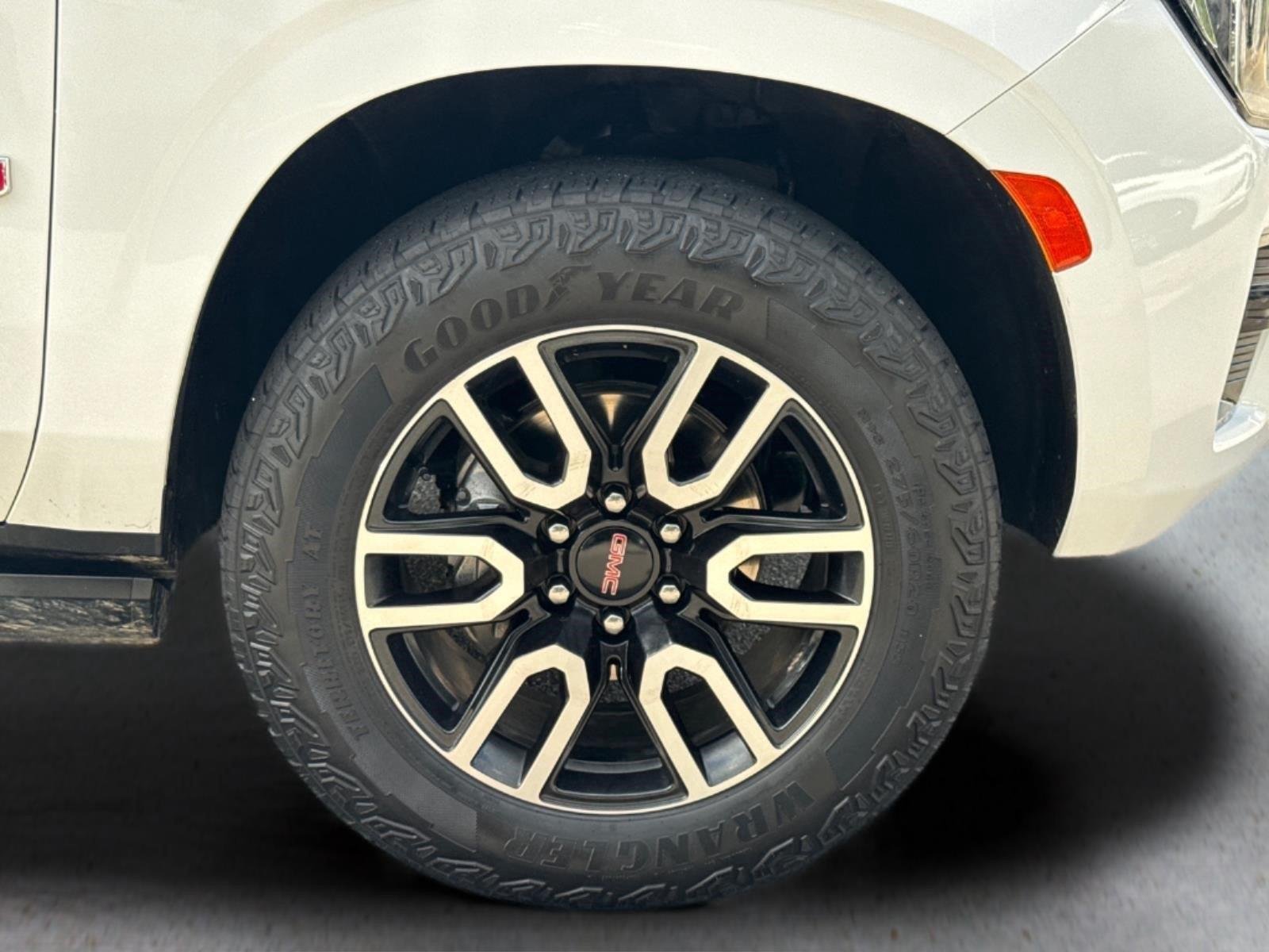 Used 2024 Summit White GMC AT4 image 10