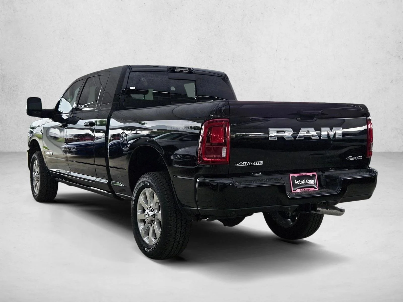 New 2026 Diamond Black Crystal Pearl-Coat Exterior Paint RAM Laramie image 9