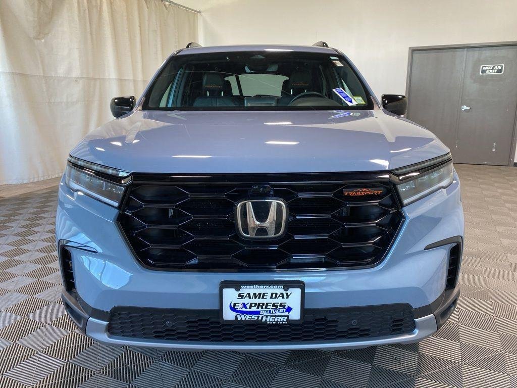 Used 2025 Lunar Silver Metallic Honda TrailSport image 3