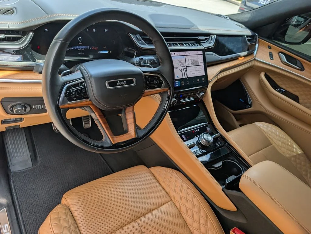 Used 2024 White Jeep Summit image 4