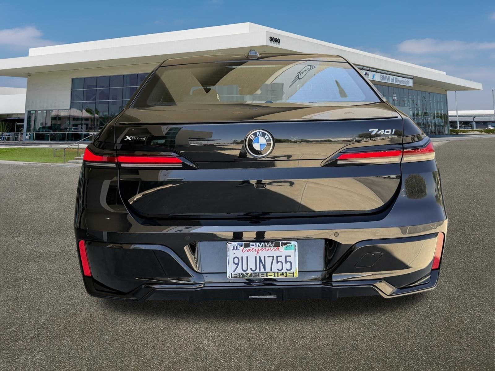 Used 2025 Black BMW 740i xDrive image 9