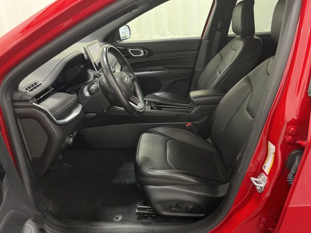 Used 2022 Red Jeep High Altitude image 3