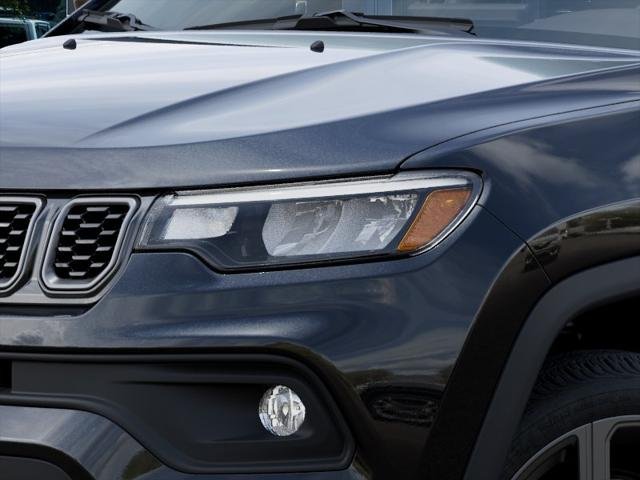 New 2026 Diamond Black Crystal Pearlcoat Jeep Latitude Altitude image 36
