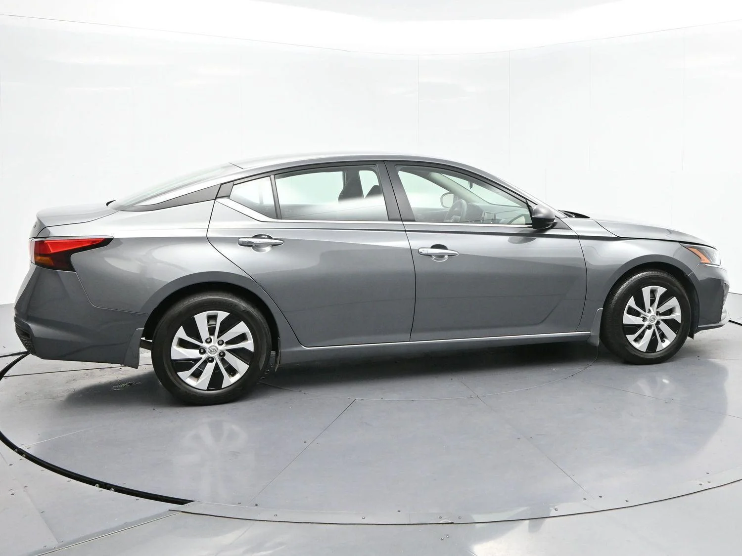 Used 2024 Gun Metallic Nissan 2.5 S image 8