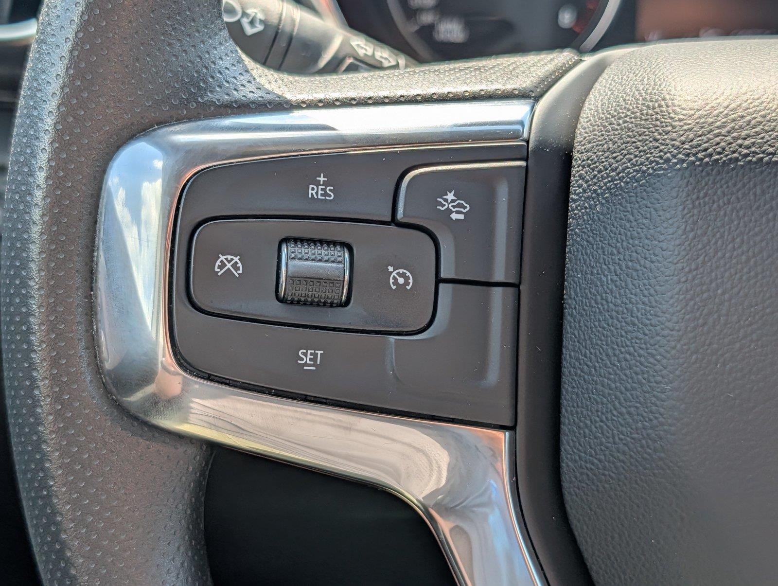 Used 2025 Summit White Chevrolet 2LT image 23