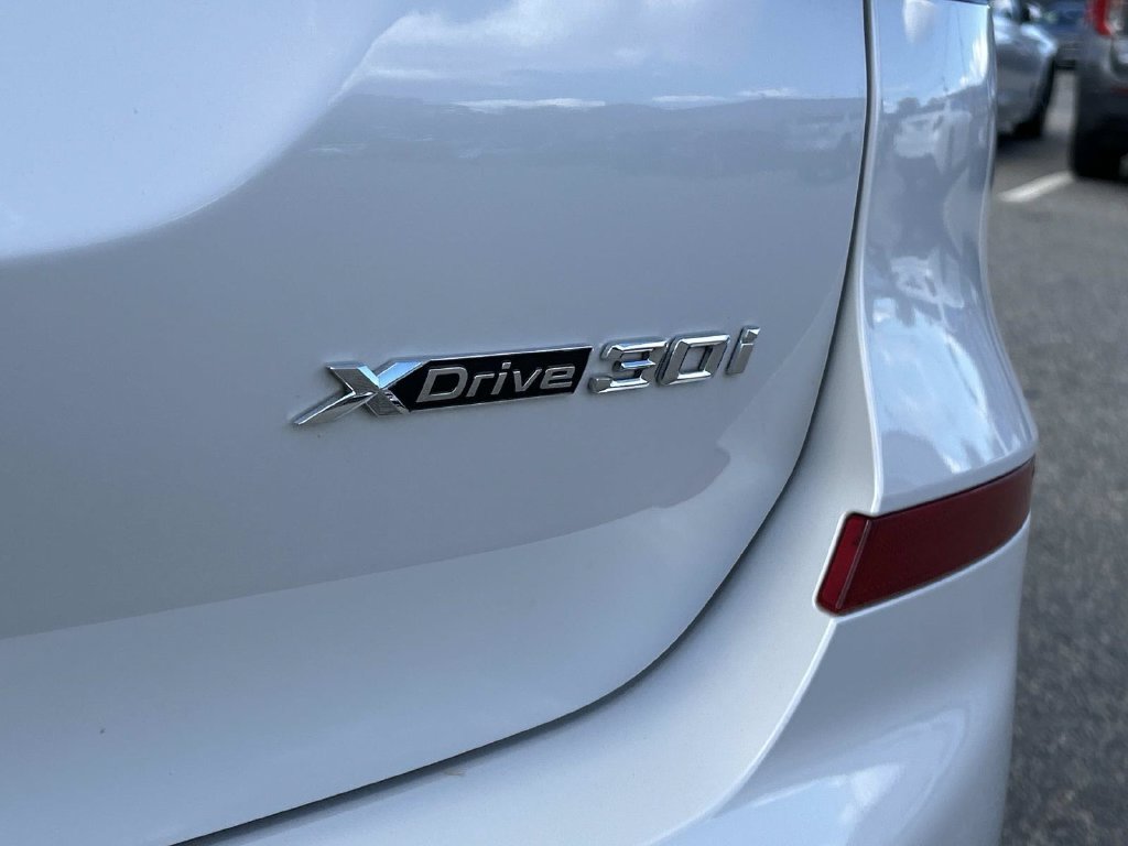 Used 2021 White BMW xDrive30i image 15