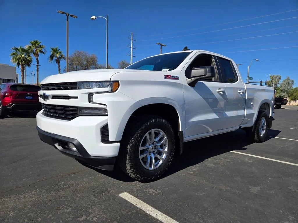 Used 2020 SUMMIT WHITE Chevrolet RST image 2