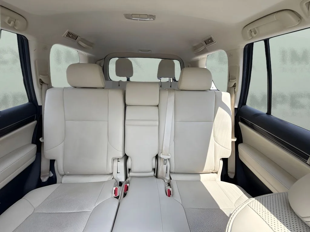 Used 2021 White Lexus 460 image 7