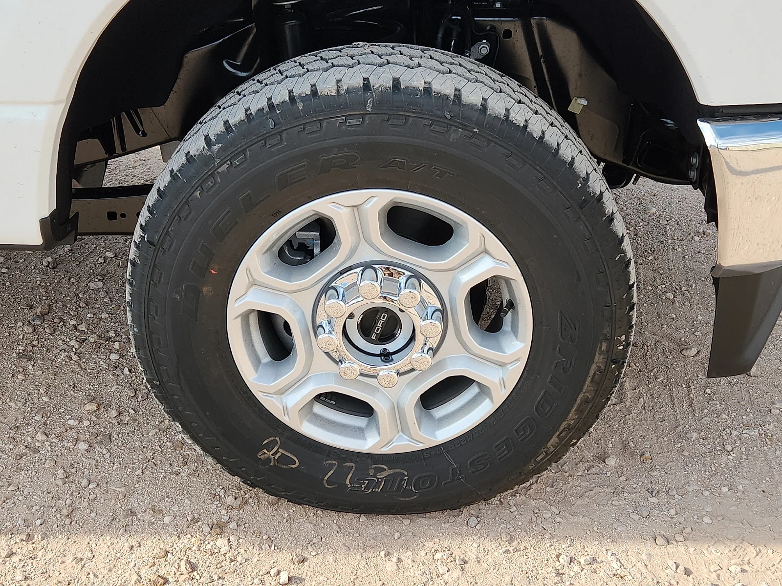 New 2027 Oxford White Ford XLT image 9