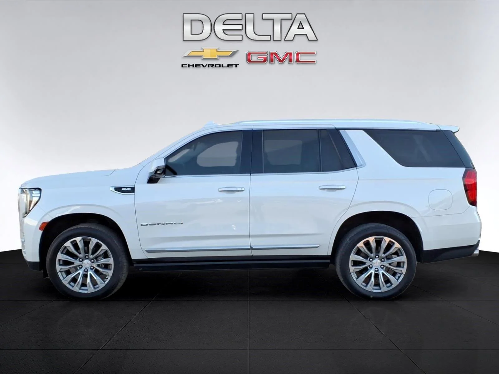 Used 2021 WHITE FROST TRICOAT GMC Denali image 2