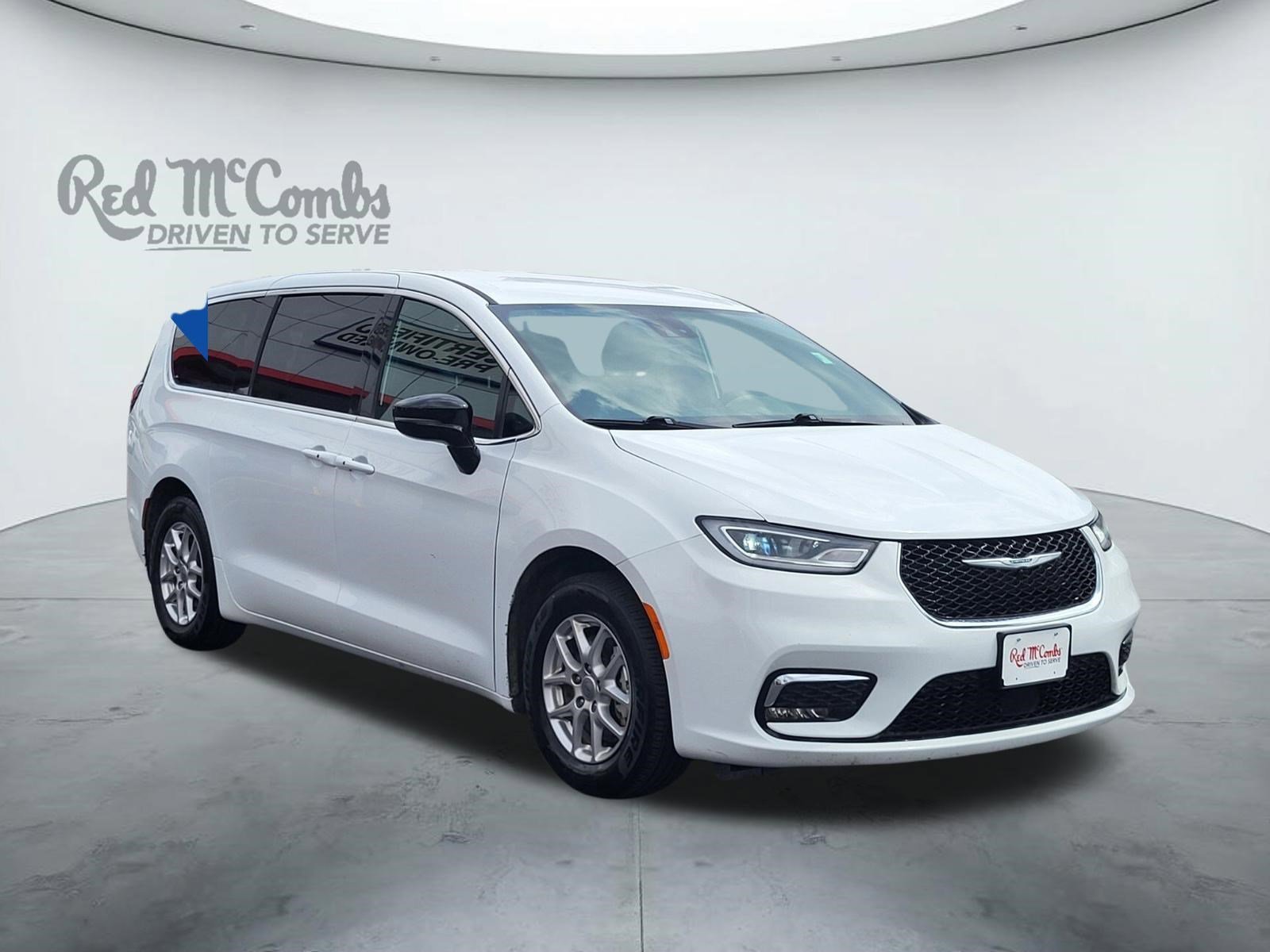2025 Chrysler Pacifica Select's photo