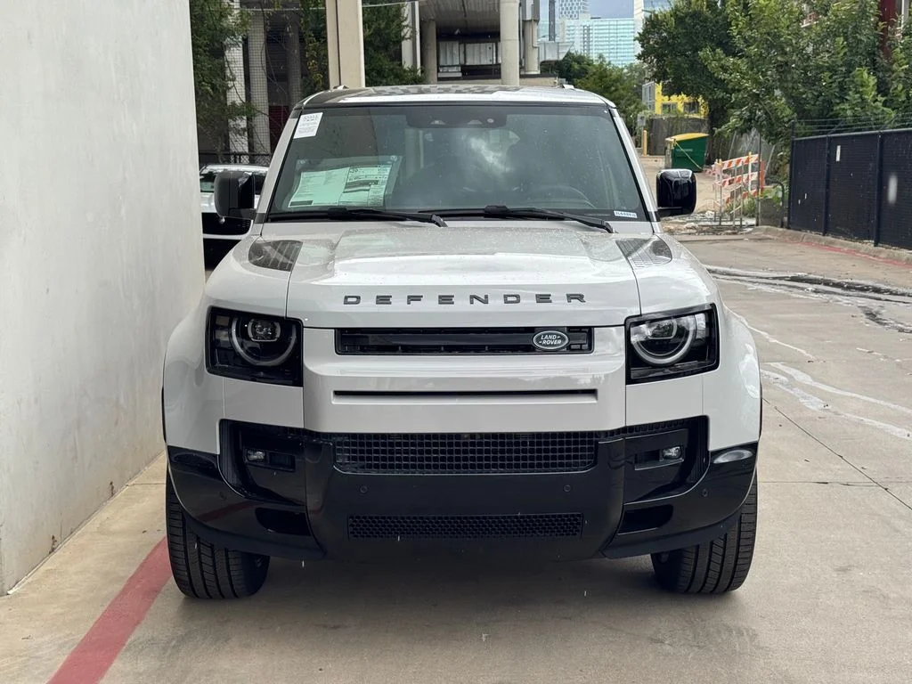 New 2026 Fuji White Land Rover X-Dynamic SE image 3