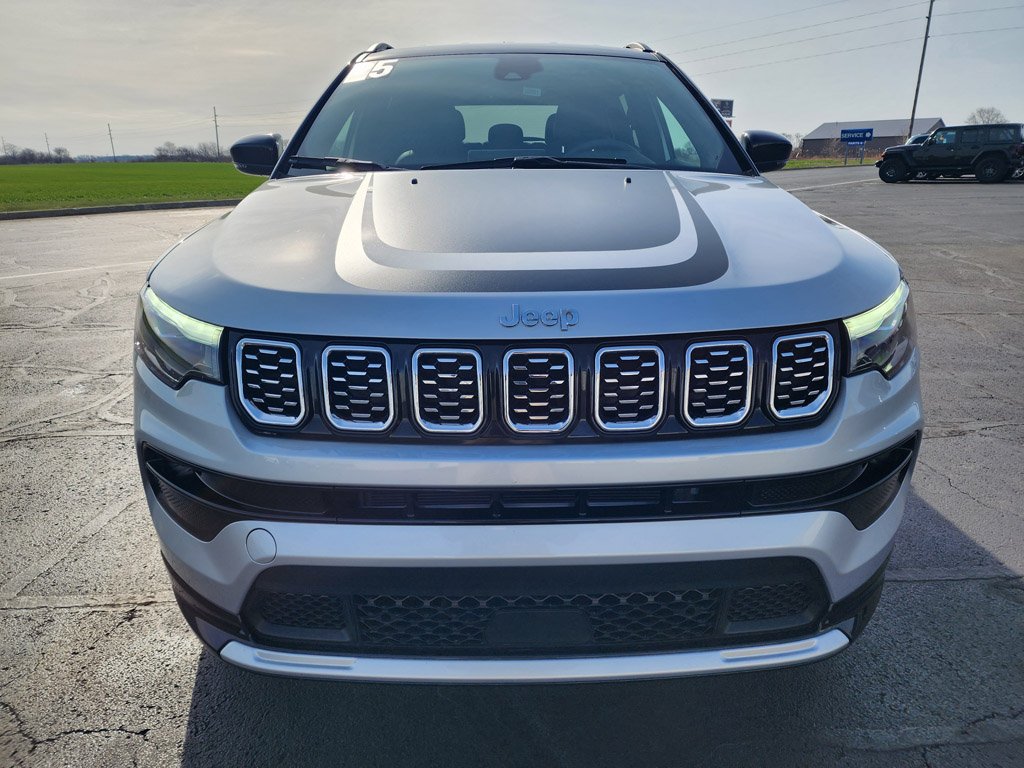 Used 2025 Silver Zynith Metallic Clearcoat Jeep Limited image 2