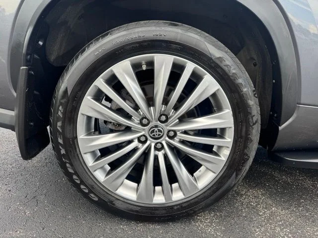 Used 2023 Magnetic Gray Metallic Toyota Platinum image 10