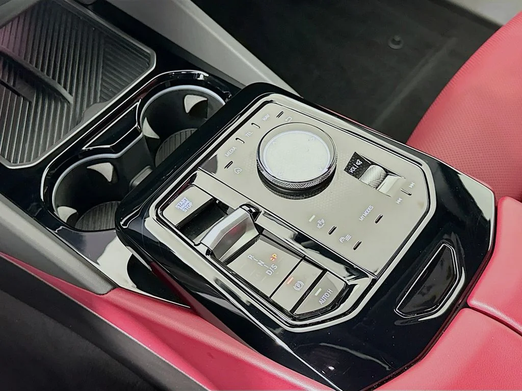 2025 BMW 5 Series 530i - Photo 17