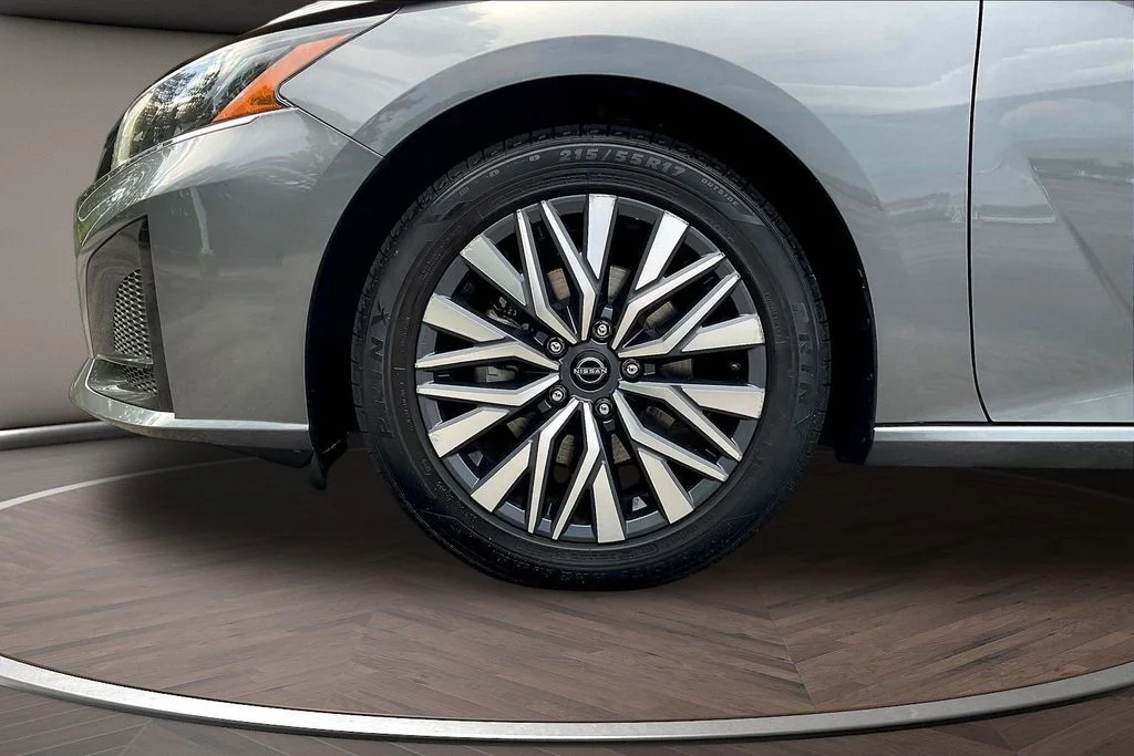 Used 2024 Gray Nissan 2.5 SV image 37