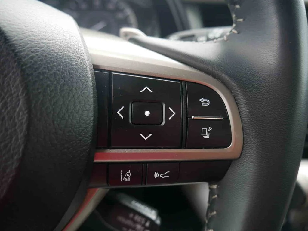 Used 2022 White Lexus 450h image 40