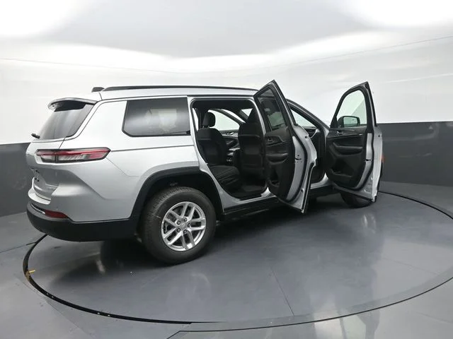 New 2026 Silver Zynith Exterior Paint Jeep Laredo image 35