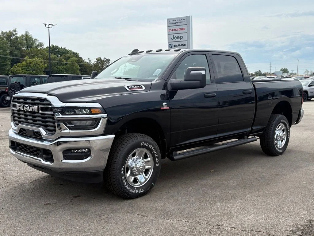 New 2025 Diamond Black Crystal Pearl-Coat Exterior Paint RAM Tradesman image 3