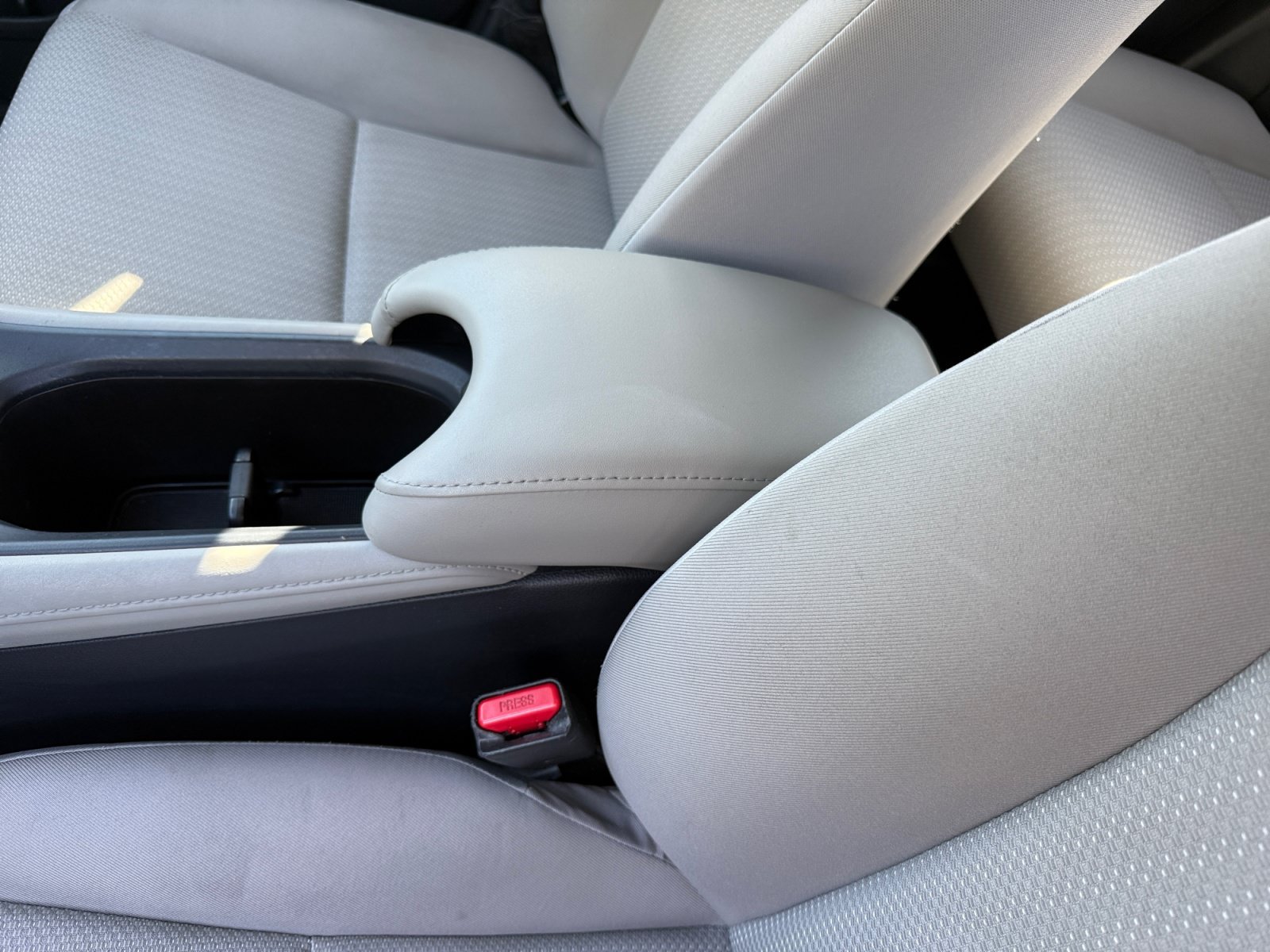 Used 2018 Lunar Silver Metallic Honda LX image 14