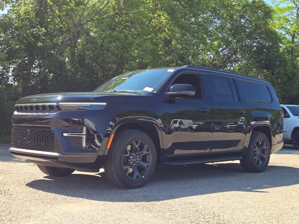 New 2026 High Gloss Black Exterior Paint Jeep Limited Altitude image 4