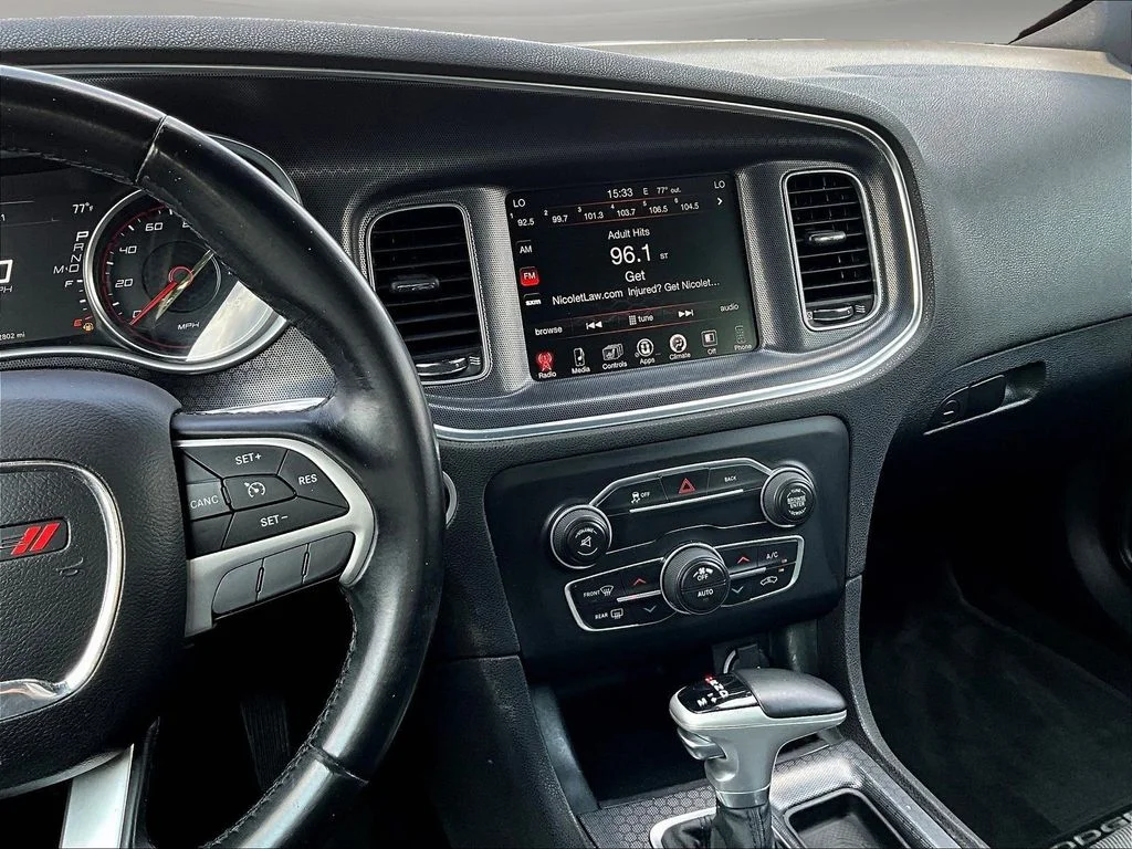 Used 2016 Black Dodge SXT image 11