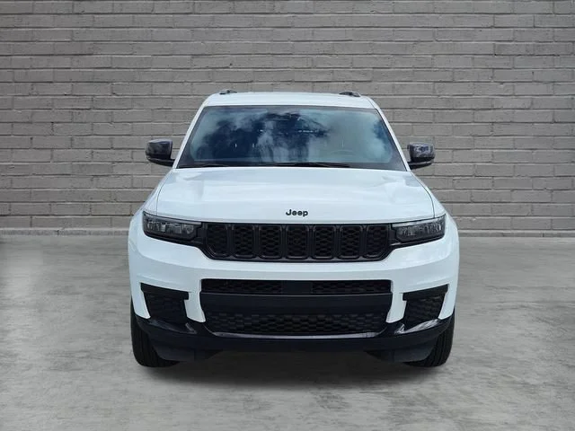 Used 2024 White Jeep Altitude image 8