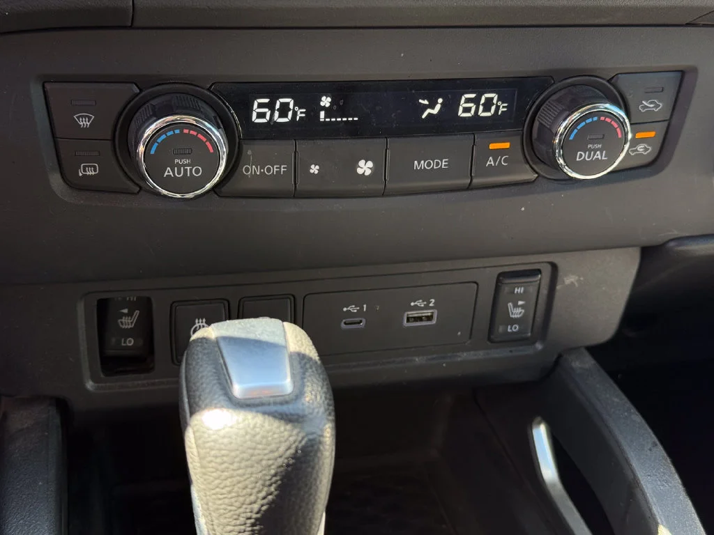 Used 2024  Nissan SV image 27
