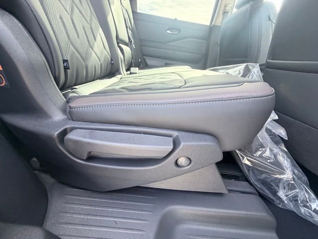 New 2026 Everest White Pearl TriCoat Nissan Platinum image 33