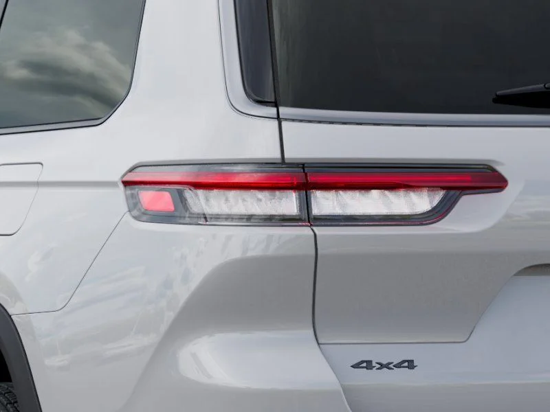 New 2026 Bright White Clear-Coat Exterior Paint Jeep Altitude image 9