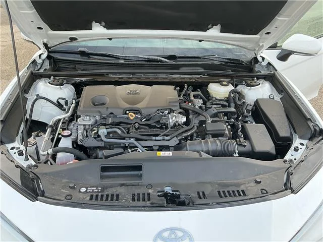 Used 2025 Wind Chill Pearl Toyota XSE image 29