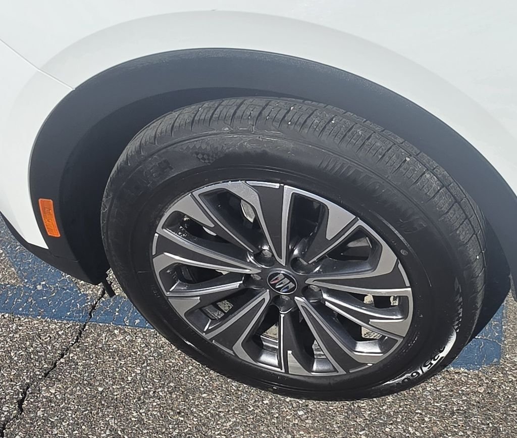 Used 2024 Summit White Buick Preferred image 10