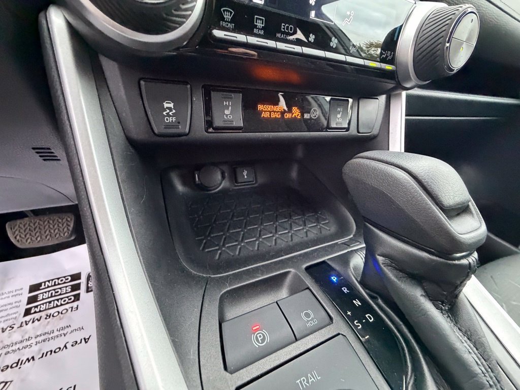 Used 2021  Toyota XLE image 22