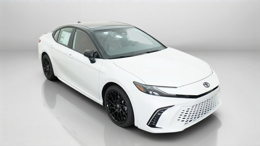 New 2026 Wind Chill Pearl with Midnight Black Metallic roof Toyota XSE image 5
