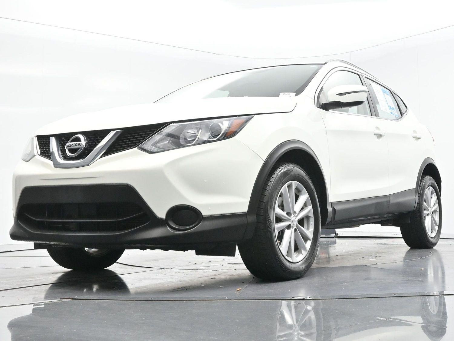 Used 2017 Glacier White Nissan SV image 45