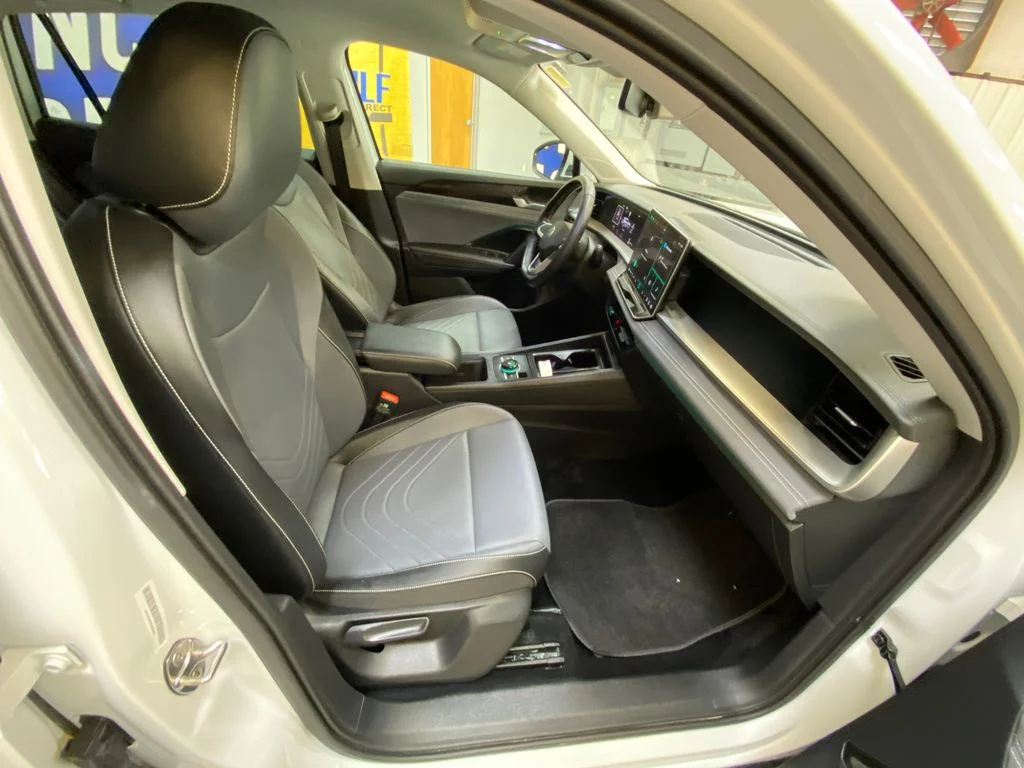 Used 2026 White Volkswagen 2.0T SE image 25