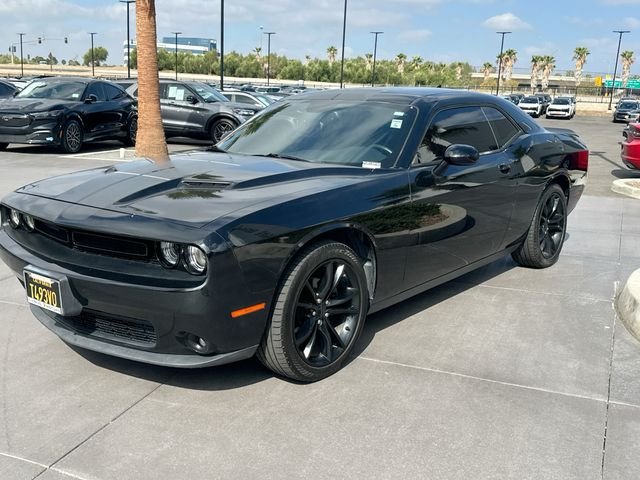 Used 2016 Black Dodge SXT image 3
