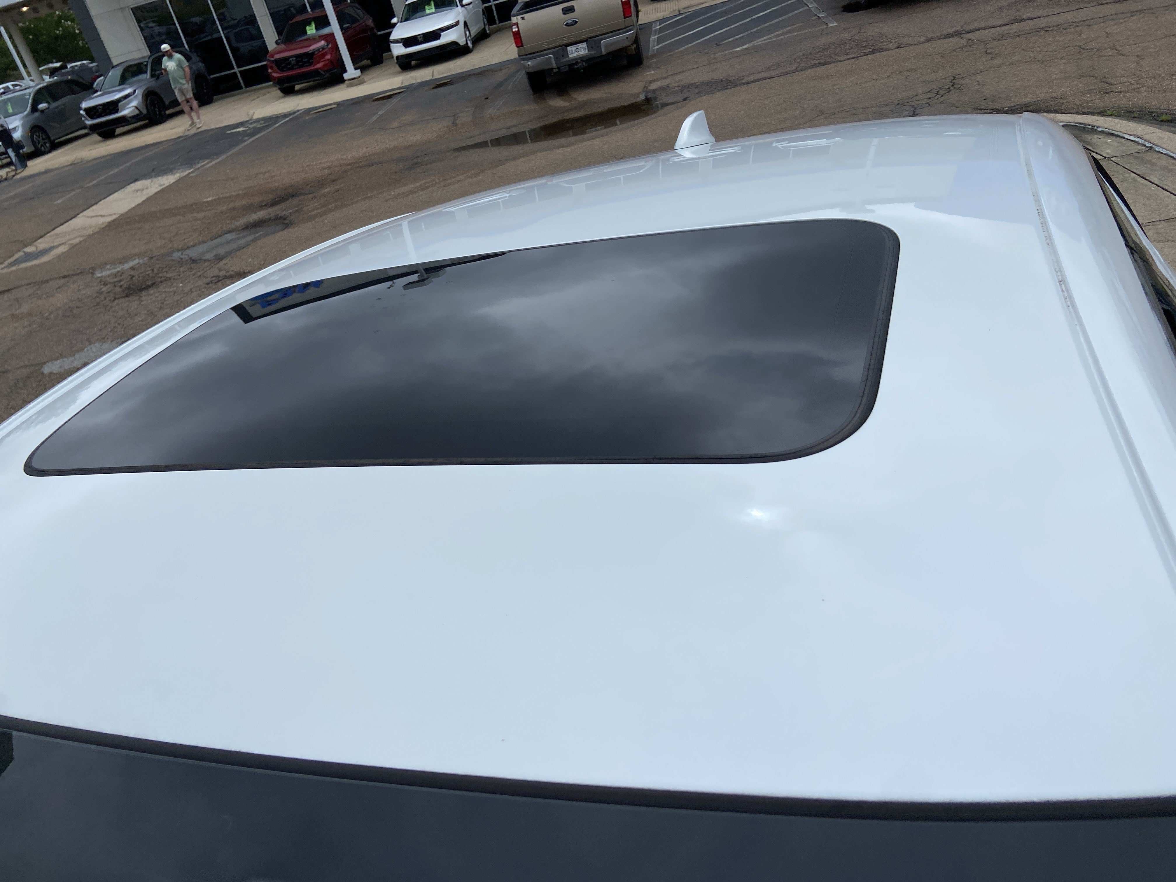 Used 2023 Platinum White Pearl Honda EX image 28