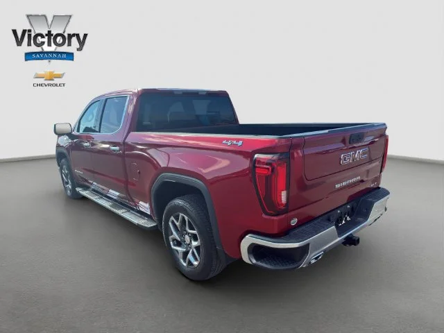 Used 2022 CAYENNE RED TINTCOAT GMC SLT image 5