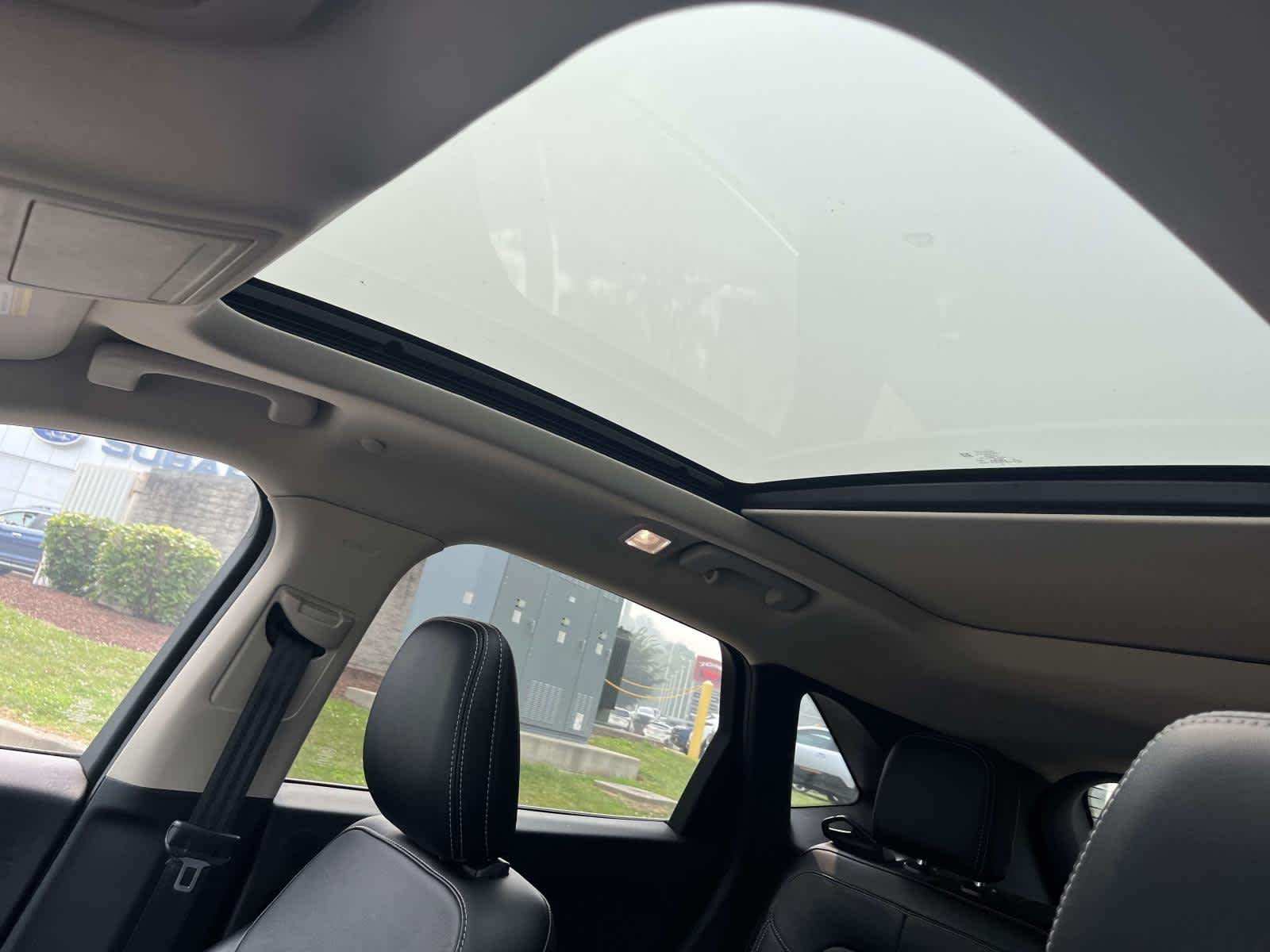 Used 2020  Ford Titanium Hybrid image 5