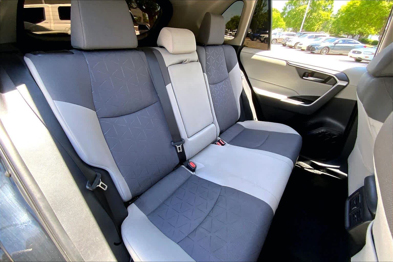 2024 Toyota RAV4 XLE - Photo 20