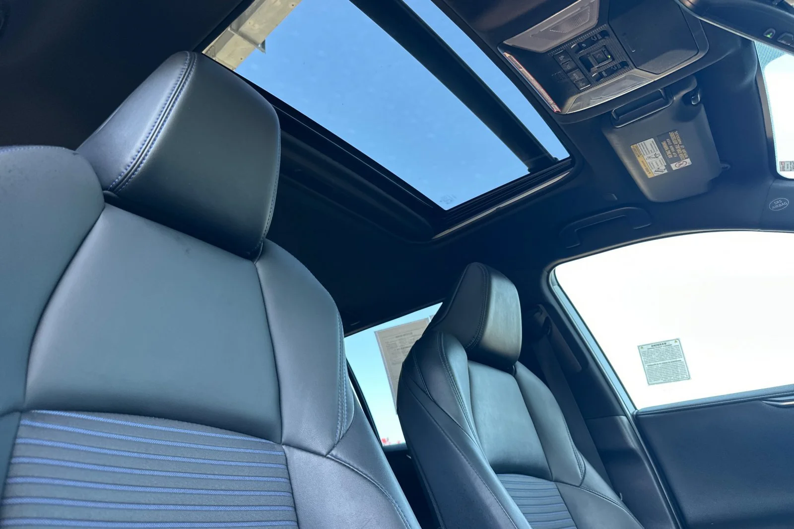 2025 Toyota RAV4 XSE - Photo 23
