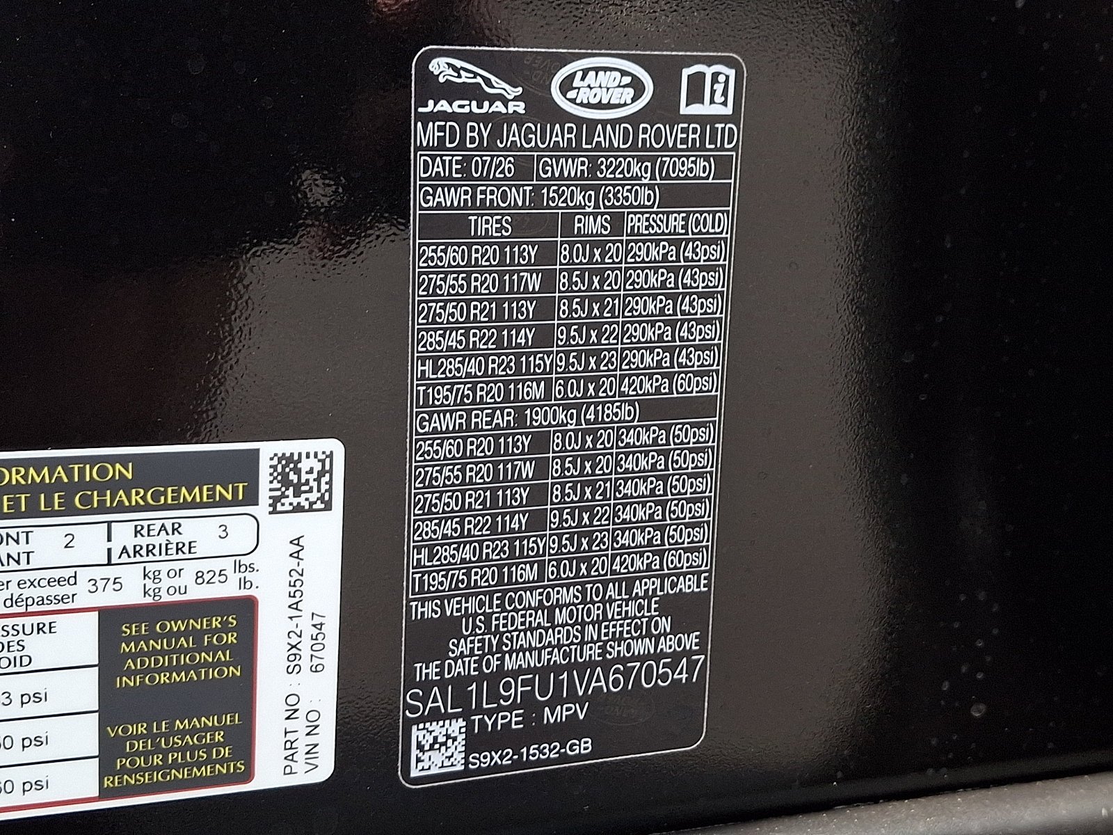 New 2027 Santorini Black Land Rover Dynamic SE image 15