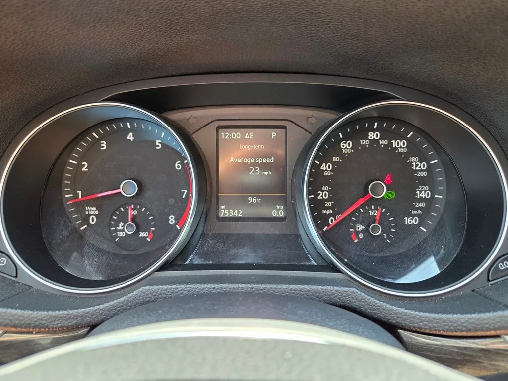 Used 2018 Silver Volkswagen 2.0T SEL Premium image 27