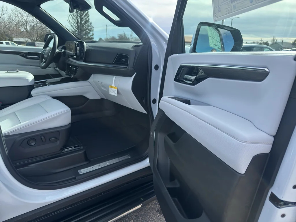 2026 Chevrolet Suburban Premier - Photo 16