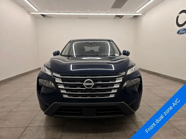 Used 2025 Deep Ocean Blue Nissan SV image 7